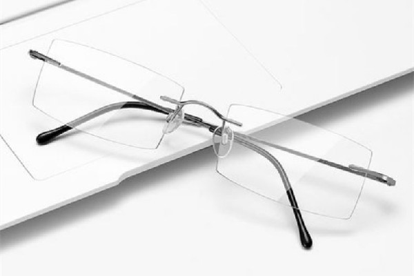 無框眼鏡會不會容易壞 無框眼鏡佩戴注意點 無框眼鏡會不會容易壞 無框眼鏡佩戴注意點