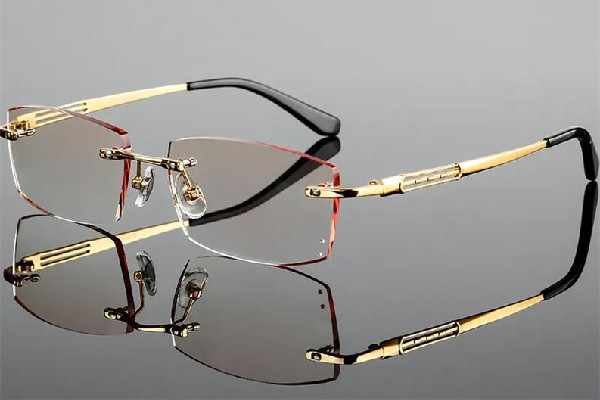 無框眼鏡為什么邊邊很厚 無框眼鏡鏡片比有光眼鏡厚嗎 無框眼鏡為什么邊邊很厚 無框眼鏡鏡片比有光眼鏡厚嗎
