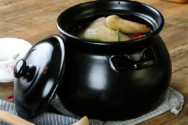 砂鍋煲湯水越來越少怎么辦 砂鍋煲湯要蓋蓋子嗎 砂鍋煲湯水越來越少怎么辦 砂鍋煲湯要蓋蓋子嗎