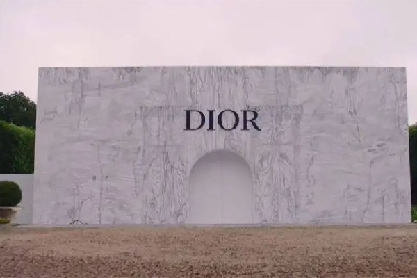 迪奧和香奈兒是一個(gè)檔次嗎 迪奧屬于奢侈品嗎 迪奧和香奈兒是一個(gè)檔次嗎 迪奧屬于奢侈品嗎