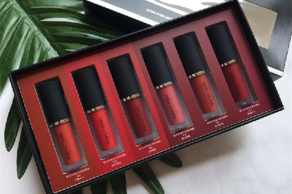 完美日記粉底液適合什么皮膚 完美日記粉底液卡粉怎么辦 完美日記粉底液適合什么皮膚 完美日記粉底液卡粉怎么辦