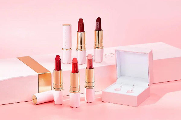 完美日記口紅會不會容易掉色 完美日記口紅會沾杯嗎 完美日記口紅會不會容易掉色 完美日記口紅會沾杯嗎