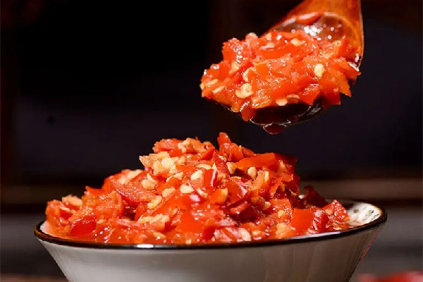 剁椒醬有油和無油的區(qū)別 剁椒醬需要放油嗎 剁椒醬有油和無油的區(qū)別 剁椒醬需要放油嗎