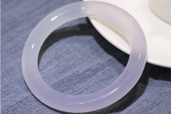 紫羅蘭手鐲什么顏色最好 紫羅蘭手鐲有幾種顏色 紫羅蘭手鐲什么顏色最好 紫羅蘭手鐲有幾種顏色