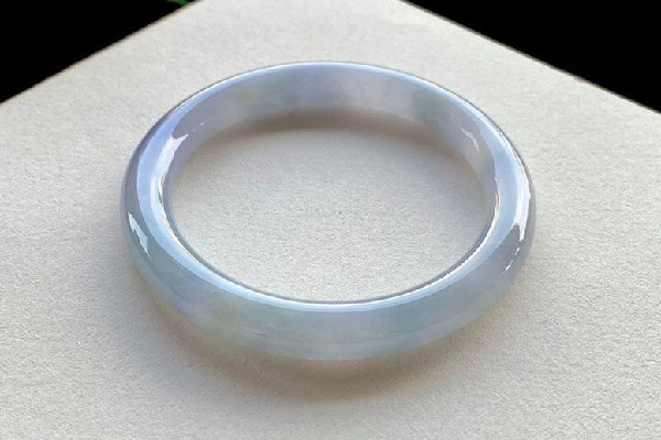 紫羅蘭手鐲和翡翠手鐲哪個好 紫羅蘭手鐲屬于什么檔次 紫羅蘭手鐲和翡翠手鐲哪個好 紫羅蘭手鐲屬于什么檔次