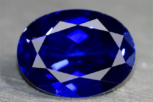 藍寶石多少錢一克 藍寶石多少克以上有收藏價值 藍寶石多少錢一克 藍寶石多少克以上有收藏價值