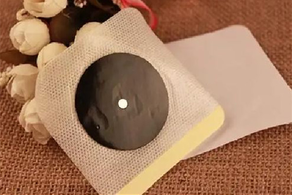 貼膏藥火辣辣的正常嗎 貼膏藥感覺熱熱的是起作用了嗎 貼膏藥火辣辣的正常嗎 貼膏藥感覺熱熱的是起作用了嗎