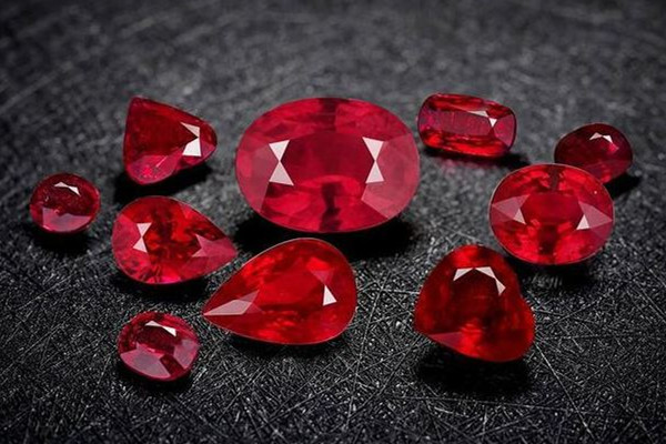 紅寶石的寓意和象征 紅寶石適合什么屬相 紅寶石的寓意和象征 紅寶石適合什么屬相