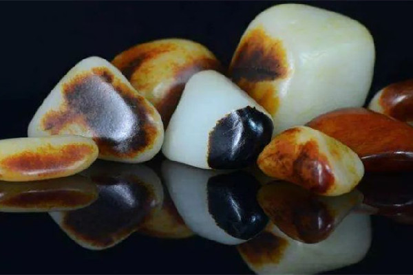 和田玉要看哪幾個方面 和田玉買什么料好 和田玉要看哪幾個方面 和田玉買什么料好