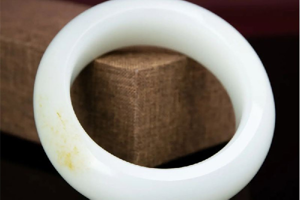 和田玉的作用和功效 和田玉對身體有害嗎 和田玉的作用和功效 和田玉對身體有害嗎