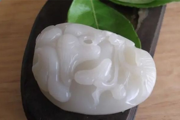 和田玉要看哪幾個方面 和田玉買什么料好 和田玉要看哪幾個方面 和田玉買什么料好