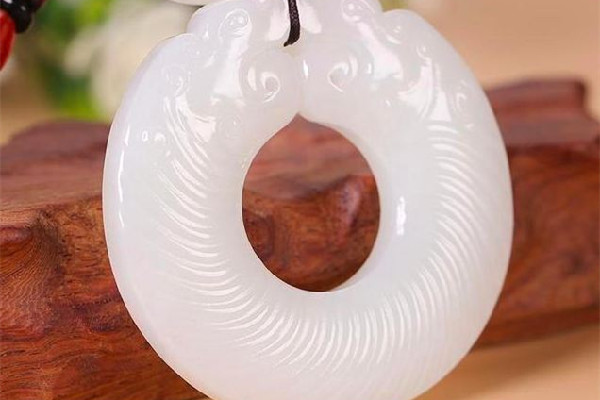 和田玉的作用和功效 和田玉對身體有害嗎 和田玉的作用和功效 和田玉對身體有害嗎