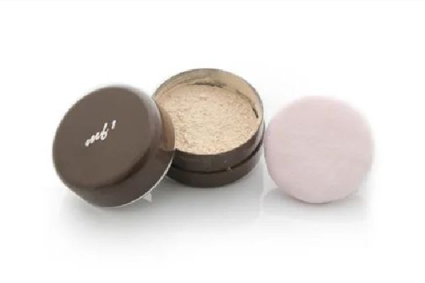 定妝粉買自然色號(hào)還是偏白色好 定妝粉買什么顏色的好