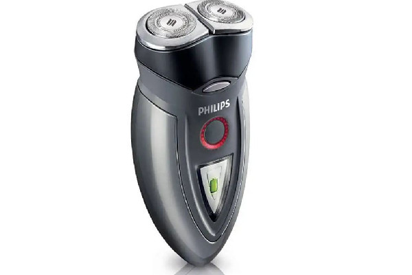 刮胡刀和電動(dòng)剃須刀哪個(gè)好 刮胡刀刮出血怎么辦 刮胡刀和電動(dòng)剃須刀哪個(gè)好 刮胡刀刮出血怎么辦