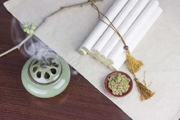 艾灸的煙霧對人體肺部有害嗎 艾灸會有什么不良反應(yīng) 艾灸的煙霧對人體肺部有害嗎 艾灸會有什么不良反應(yīng)