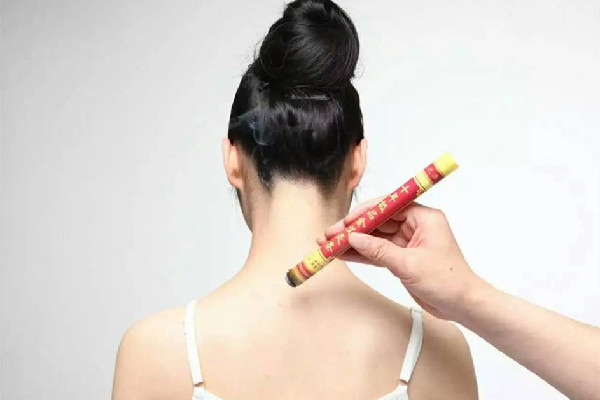 艾灸會傷元?dú)馐钦娴膯?艾灸可以同時(shí)灸多個部位嗎 艾灸會傷元?dú)馐钦娴膯?艾灸可以同時(shí)灸多個部位嗎