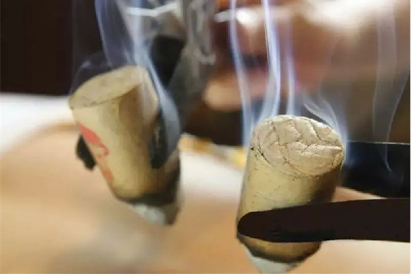 艾灸的煙霧對人體肺部有害嗎 艾灸會有什么不良反應(yīng) 艾灸的煙霧對人體肺部有害嗎 艾灸會有什么不良反應(yīng)