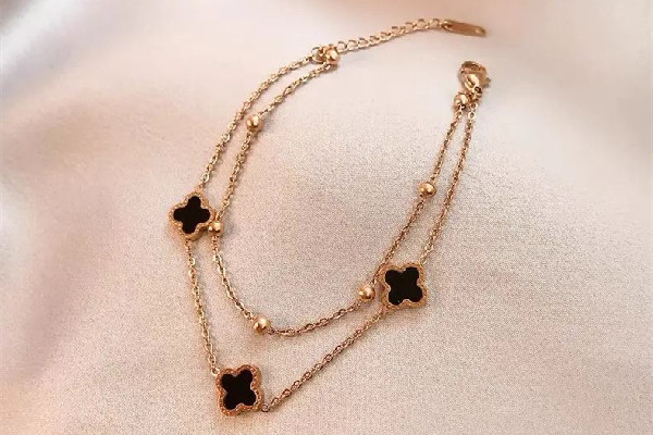 項鏈買黃金還是鉑金好 項鏈買什么材質不褪色 項鏈買黃金還是鉑金好 項鏈買什么材質不褪色