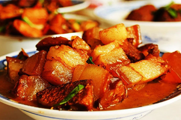 紅燒肉為什么做出來(lái)很硬 紅燒肉用大火燉還是小火燉 紅燒肉為什么做出來(lái)很硬 紅燒肉用大火燉還是小火燉