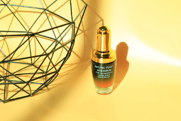 精華液有點(diǎn)刺痛感正常嗎 精華液使用后要洗掉嗎 精華液有點(diǎn)刺痛感正常嗎 精華液使用后要洗掉嗎