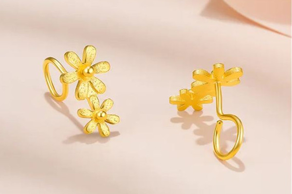黃金耳釘買什么款式的好看 黃金耳釘買直針的好還是彎針的好 黃金耳釘買什么款式的好看 黃金耳釘買直針的好還是彎針的好