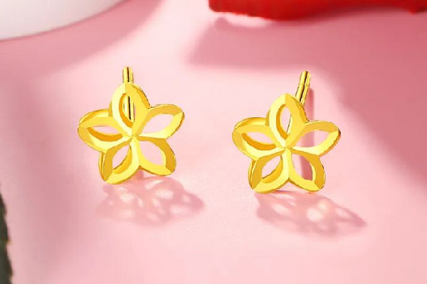 黃金耳釘有消炎作用嗎 黃金耳釘會(huì)過敏嗎