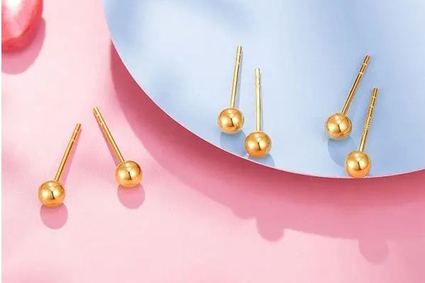 黃金耳釘一般多少克 黃金耳釘怎么看真假 黃金耳釘一般多少克 黃金耳釘怎么看真假