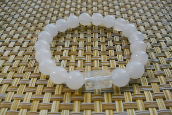 白玉髓越戴越窮是真的嗎 白玉髓的寓意是什么 白玉髓越戴越窮是真的嗎 白玉髓的寓意是什么