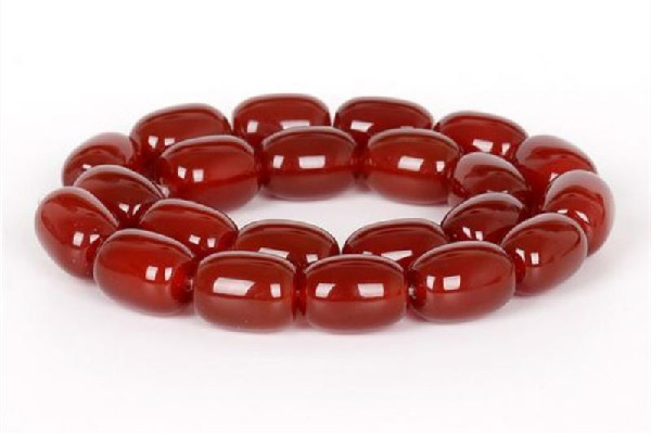 紅瑪瑙的寓意和象征 紅瑪瑙適合什么人戴 紅瑪瑙的寓意和象征 紅瑪瑙適合什么人戴