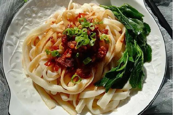 手搟面冷水煮還是熱水 手搟面煮完過涼水嗎 手搟面冷水煮還是熱水 手搟面煮完過涼水嗎