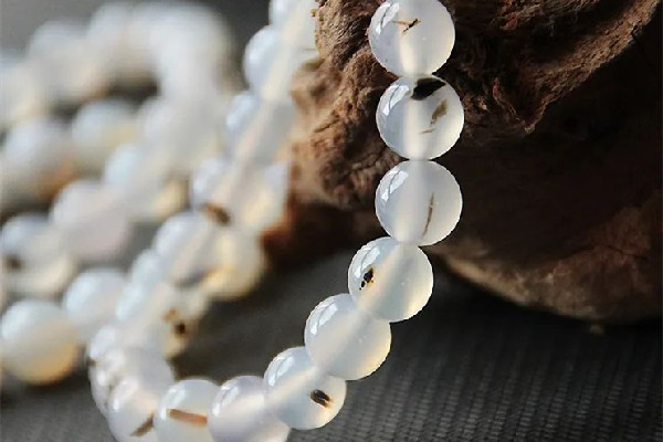 白玉髓越戴越窮是真的嗎 白玉髓的寓意是什么 白玉髓越戴越窮是真的嗎 白玉髓的寓意是什么