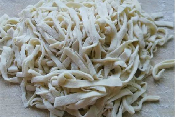 手搟面冷水煮還是熱水 手搟面煮完過涼水嗎 手搟面冷水煮還是熱水 手搟面煮完過涼水嗎