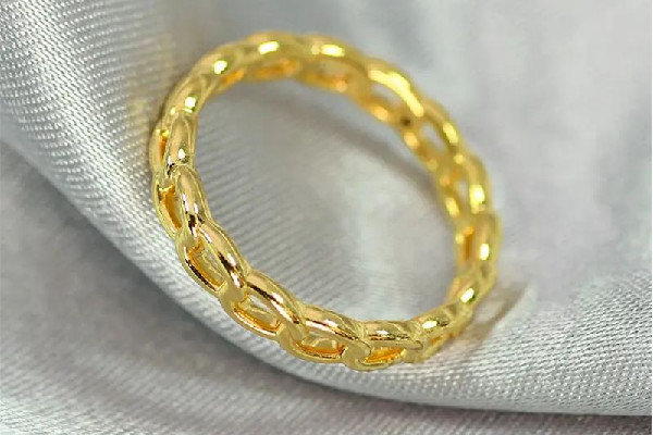 黃金戒指要不要纏紅繩 黃金戒指為什么要纏繩 黃金戒指要不要纏紅繩 黃金戒指為什么要纏繩
