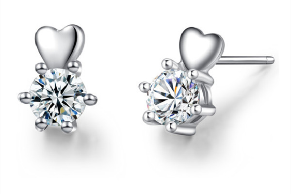 純銀耳釘有消炎作用嗎 純銀耳釘有什么好處 純銀耳釘有消炎作用嗎 純銀耳釘有什么好處