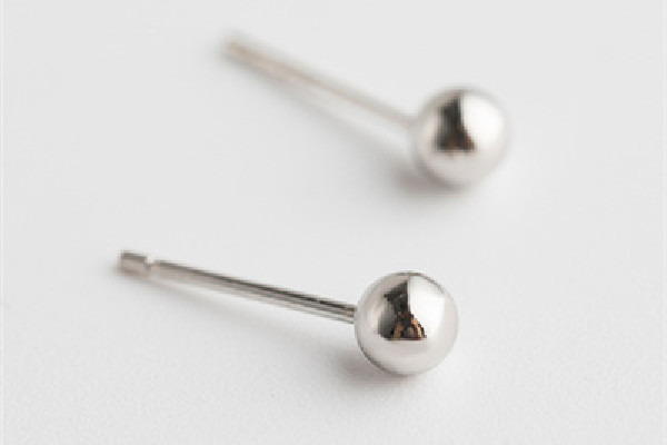 純銀耳釘怎么辨別真假 純銀耳釘有什么標(biāo)志 純銀耳釘怎么辨別真假 純銀耳釘有什么標(biāo)志