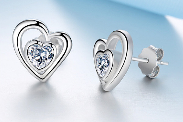 純銀耳釘怎么辨別真假 純銀耳釘有什么標志 純銀耳釘怎么辨別真假 純銀耳釘有什么標志