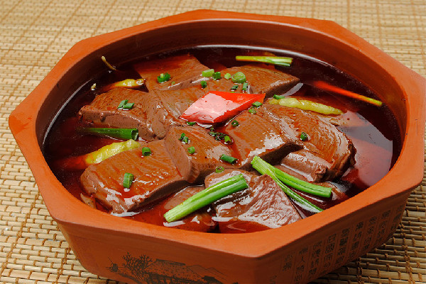 鴨血煮多長時間可以吃 鴨血煮熟后為啥中間還是紅的 鴨血煮多長時間可以吃 鴨血煮熟后為啥中間還是紅的