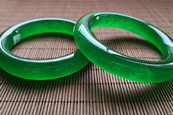 帝王綠和正陽綠哪個好 帝王綠和正陽綠區(qū)別 帝王綠和正陽綠哪個好 帝王綠和正陽綠區(qū)別