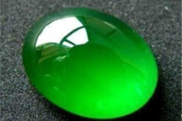 帝王綠翡翠手鐲價格多少 帝王綠翡翠有收藏價值嗎 帝王綠翡翠手鐲價格多少 帝王綠翡翠有收藏價值嗎