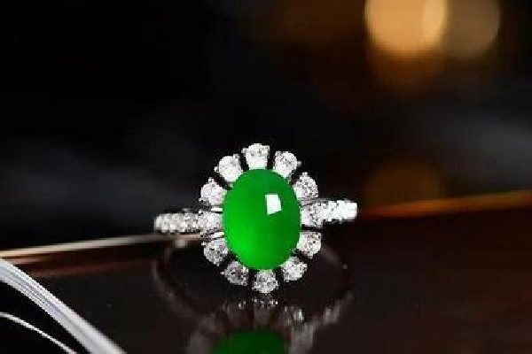 帝王綠翡翠手鐲價格多少 帝王綠翡翠有收藏價值嗎 帝王綠翡翠手鐲價格多少 帝王綠翡翠有收藏價值嗎