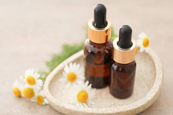 眼部精油適合多大年齡用 眼部精油可以直接涂抹眼部嗎 眼部精油適合多大年齡用 眼部精油可以直接涂抹眼部嗎