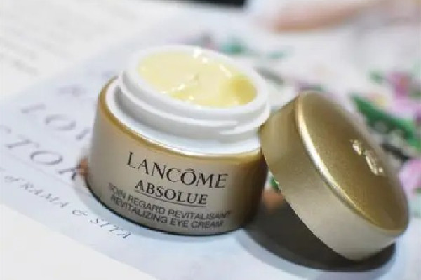 眼霜是順時針還是逆時針涂抹 眼霜怎么涂抹比較正確 眼霜是順時針還是逆時針涂抹 眼霜怎么涂抹比較正確