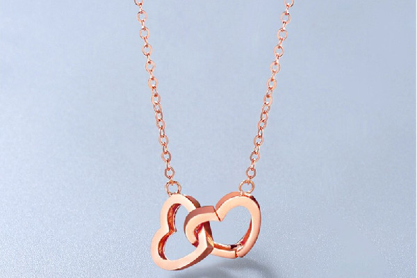 玫瑰金項(xiàng)鏈適合多大年齡的人戴 玫瑰金項(xiàng)鏈適合男士嗎 玫瑰金項(xiàng)鏈適合多大年齡的人戴 玫瑰金項(xiàng)鏈適合男士嗎