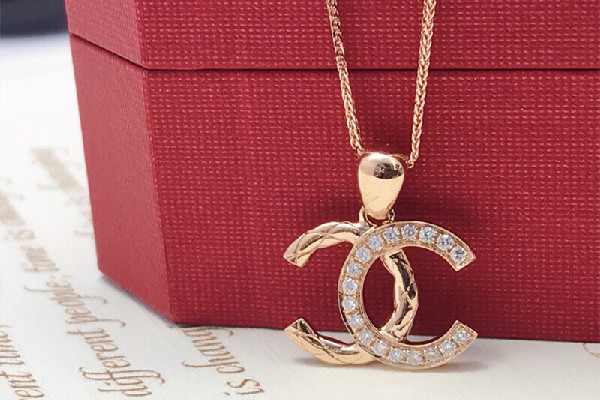 玫瑰金項鏈要每天摘下來嗎 玫瑰金項鏈需要注意什么 玫瑰金項鏈要每天摘下來嗎 玫瑰金項鏈需要注意什么