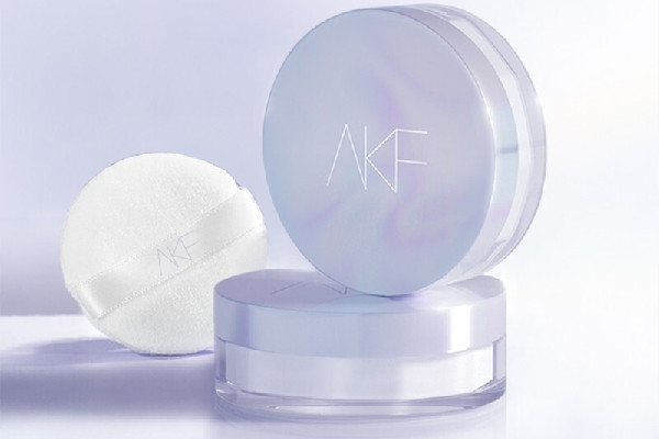 akf散粉紫色和鐳射有什么區(qū)別 akf散粉會(huì)暗沉嗎 akf散粉紫色和鐳射有什么區(qū)別 akf散粉會(huì)暗沉嗎
