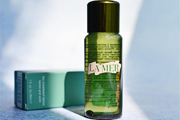 海藍(lán)之謎精華水的正確使用方法 海藍(lán)之謎精華水用之前需要搖一搖嗎 海藍(lán)之謎精華水的正確使用方法 海藍(lán)之謎精華水用之前需要搖一搖嗎