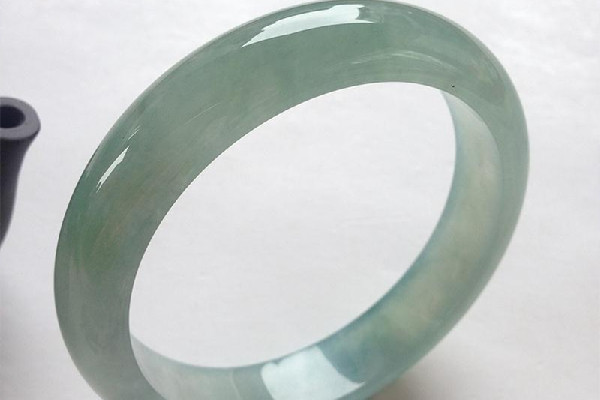 冰種翡翠手鐲的價格 冰種翡翠手鐲有幾個顏色 冰種翡翠手鐲的價格 冰種翡翠手鐲有幾個顏色