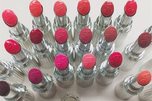 cpb口紅什么檔次 cpb口紅和tf口紅哪個好一點