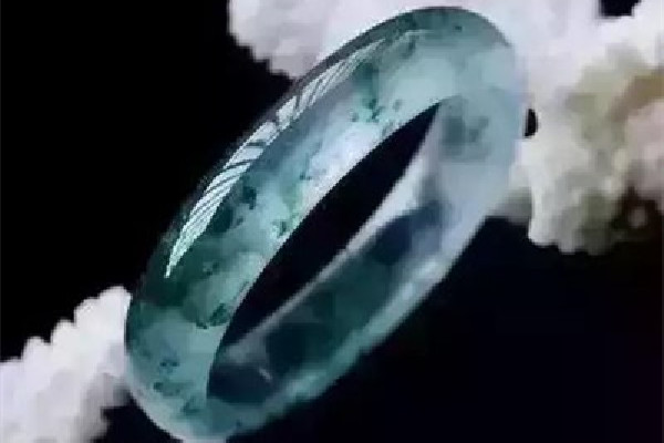 玻璃種翡翠可以佩戴嗎 玻璃種翡翠買回來(lái)怎么處理 玻璃種翡翠可以佩戴嗎 玻璃種翡翠買回來(lái)怎么處理