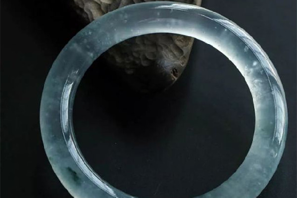 玻璃種翡翠可以佩戴嗎 玻璃種翡翠買回來(lái)怎么處理 玻璃種翡翠可以佩戴嗎 玻璃種翡翠買回來(lái)怎么處理